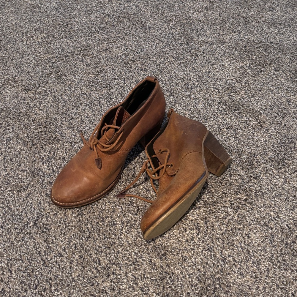 Steve Madden Brown Camel leather booties lace up ankle boots